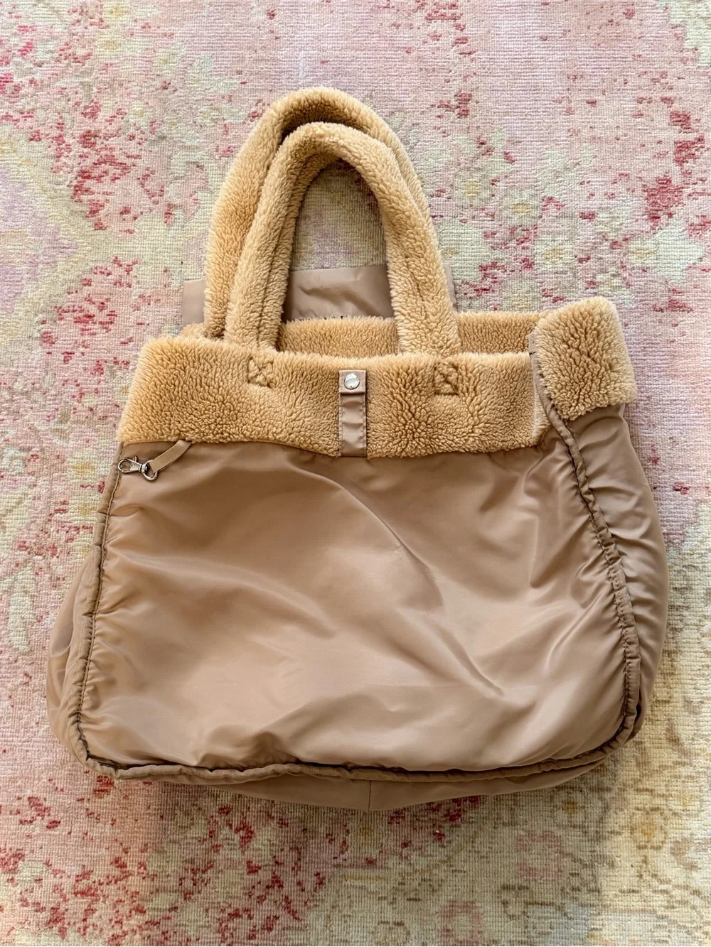 ALO Yoga Foxy Sherpa Tote Bag - Camel
